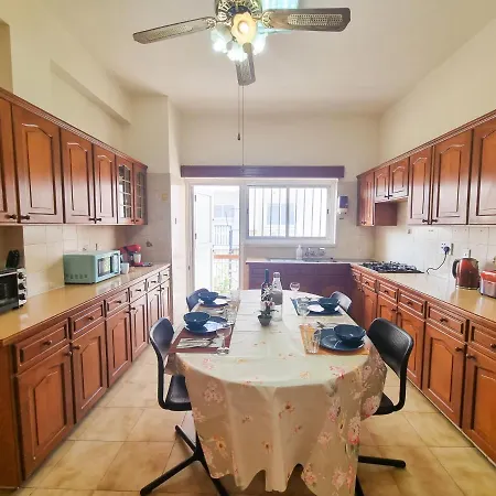 Luxury - Smart Tv With Netflix Larnaca