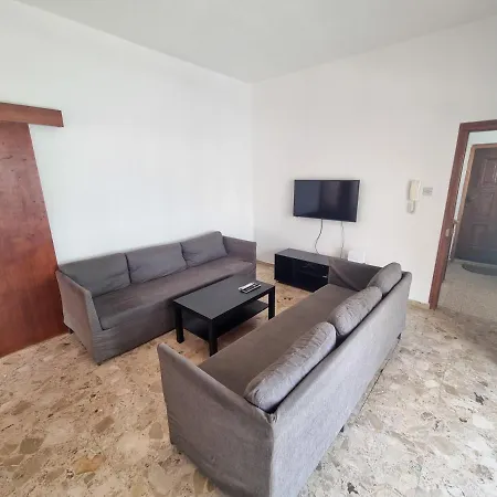 Luxury - Smart Tv With Netflix