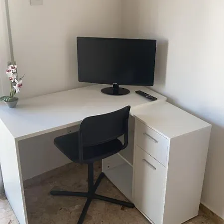 Luxury - Smart Tv With Netflix