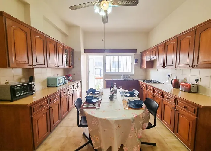 Luxury - Smart Tv With Netflix Larnaca